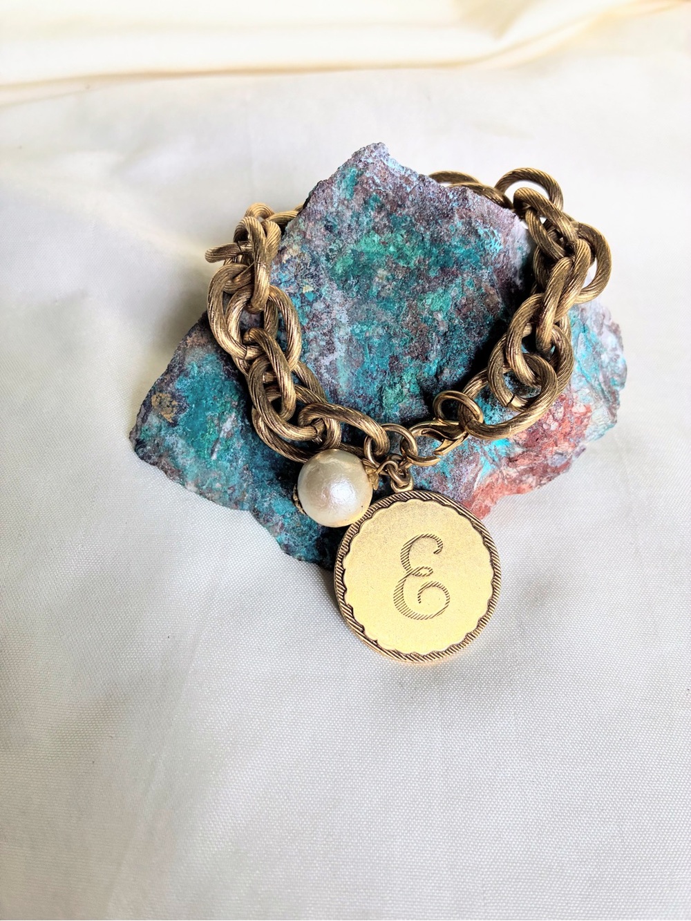 Gold chain bracelet with pearl and initial charm #glamour #party #jewelry